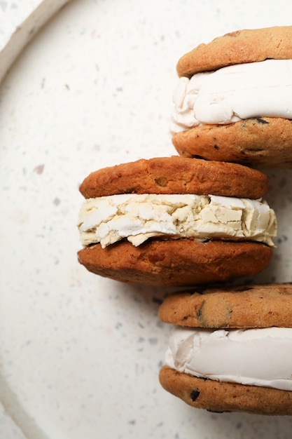 Concepto de galletas dulces con helado de cerca