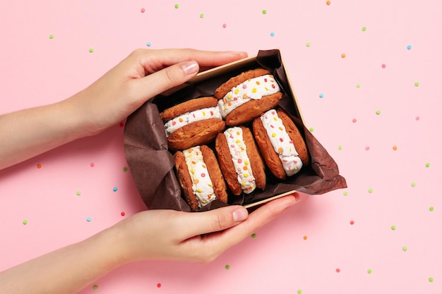 Concepto de galletas dulces con vista superior de helado