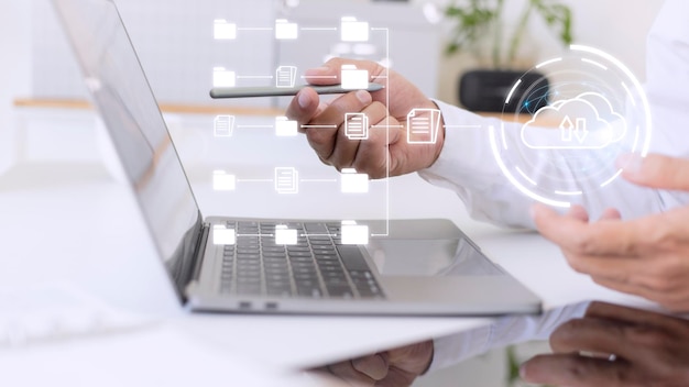 Concepto de gestión de documentos en carpeta para administrar un sistema de nube híbrida y descargar o cargar datos a la computación en nube