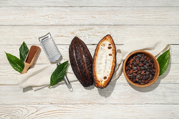 Concepto de granos de cacao frescos y aromáticos