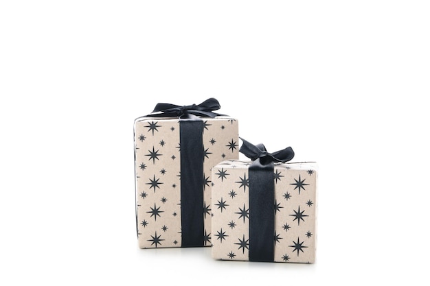 Concepto de hermosas cajas de regalo de Navidad aislado sobre fondo blanco.