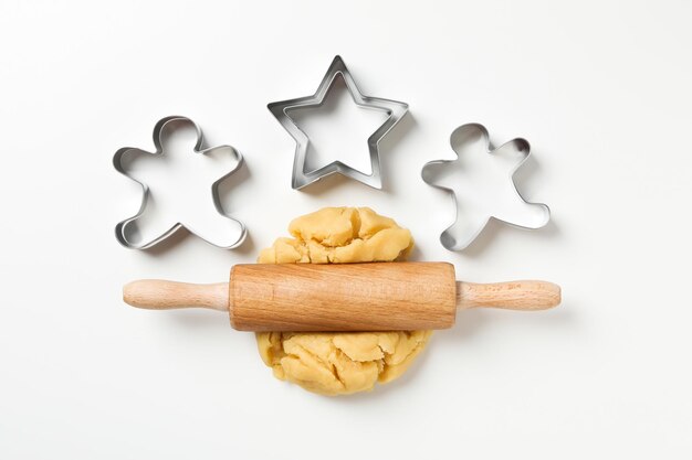 Concepto de herramientas para cocinar galletas cortador de galletas vista superior