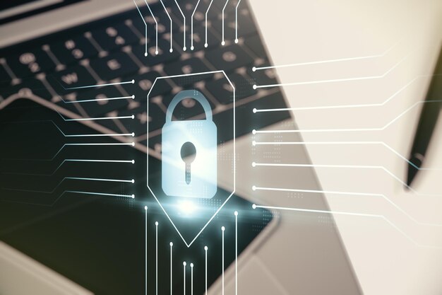 Concepto de idea creativa con símbolo de candado e ilustración de microcircuito en el fondo de una computadora portátil moderna Concepto de protección y firewall Multiexposición