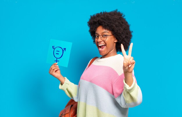 Concepto de igualdad joven mujer bastante afro