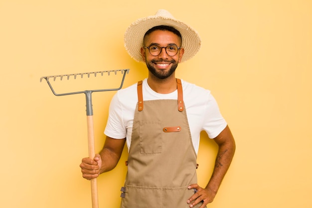 Concepto de jardinero de hombre afro negro