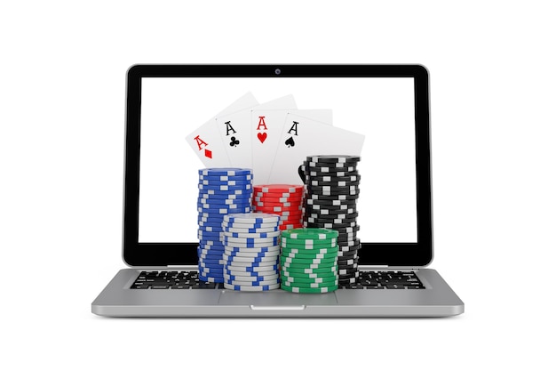 Concepto en línea de casino Fichas de juego y cartas de póquer con computadora portátil moderna sobre un fondo blanco Representación 3d