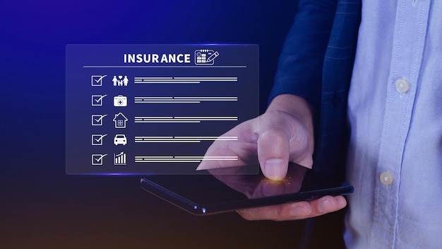 Concepto en línea Iconos de seguros y aseguramientos, incluida la salud familiar, bienes raíces, automóviles y financieros para el concepto de gestión de riesgos Seguro en línea