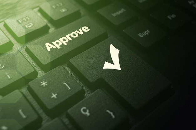 Concepto de lista de comprobación Marca de comprobación en el teclado para aprobar el proyecto o la tarea