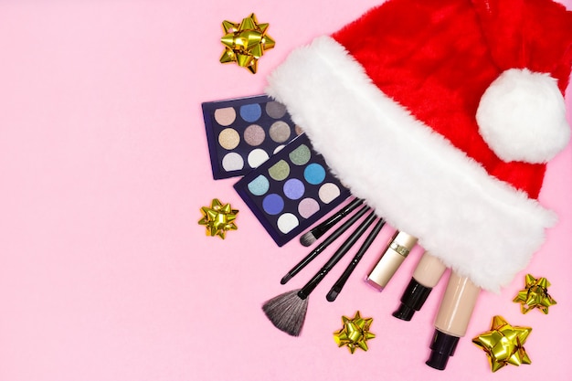 Concepto de maquillaje navideño con espacio de copia