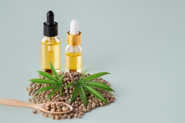 Foto el concepto de marihuana legalizada presenta aceite de cbd para copyspace y publicidad.