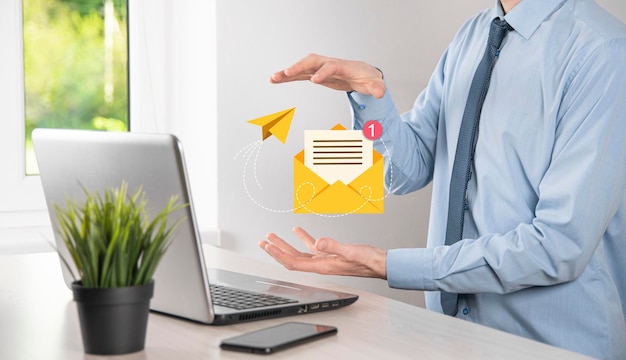 Concepto de marketing por correo electrónico y boletín de noticiasContáctenos por correo electrónico de boletín de noticias y proteja su información personal del concepto de correo no deseadoEsquema de ventas directas en el negocio Lista de clientes para enviar por correo