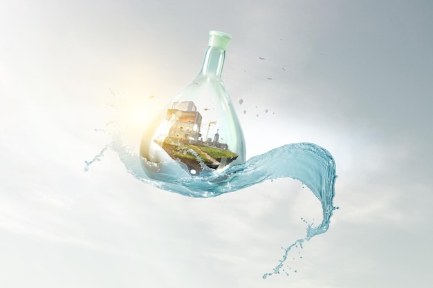 Concepto de medio ambiente con casa dentro de una botella de vidrio flotante. Técnica mixta