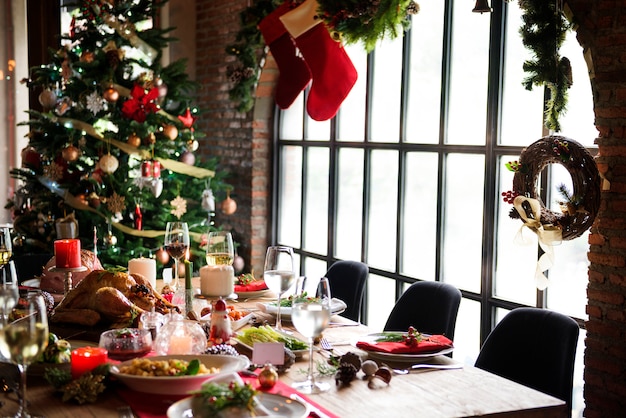 Concepto de mesa familiar de Navidad