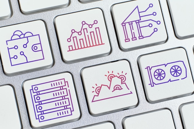 Concepto de minería de criptomonedas y negocios criptográficos con iconos de teclado.