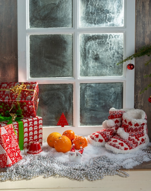 Concepto de Navidad con naranjas con nieve