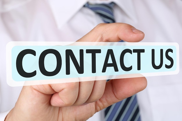 Concepto de negocio de empresario con contáctenos asistencia soporte servicio al cliente
