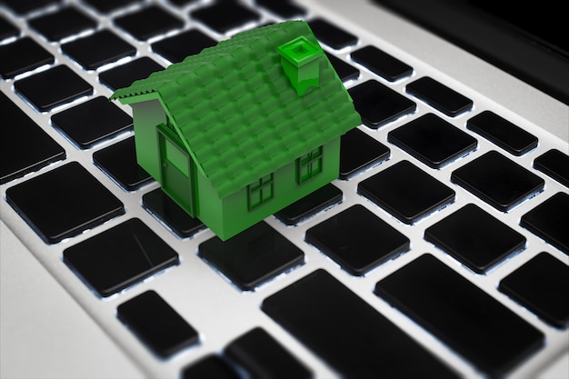 Concepto de negocio en línea con renderizado 3d casa verde en el teclado