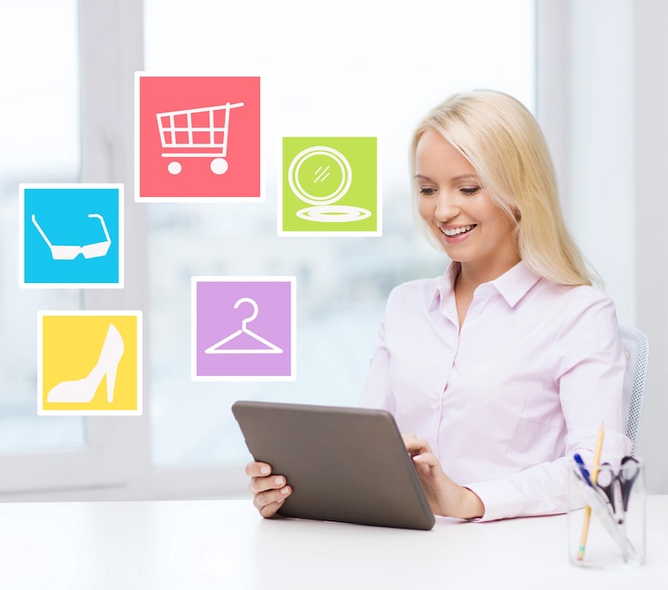 Foto concepto de negocios, personas y tecnología: mujer de negocios sonriente o estudiante con computadora de tablet pc comprando en línea en la oficina