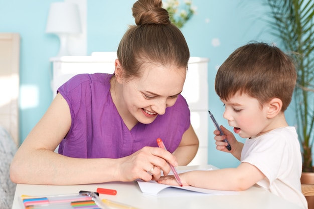 Concepto de niños, arte y educación.