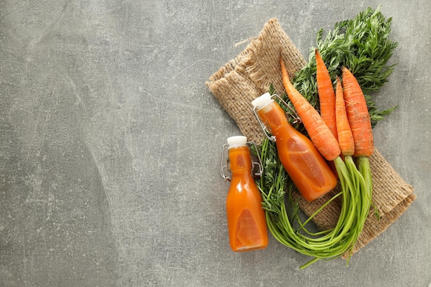 Concepto de nutrición saludable y dieta con jugo de zanahoria