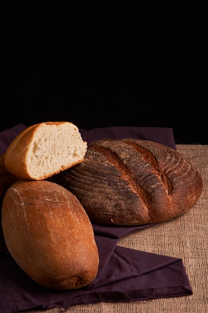 Concepto de pan de comida casera teasty cerca en la mesa