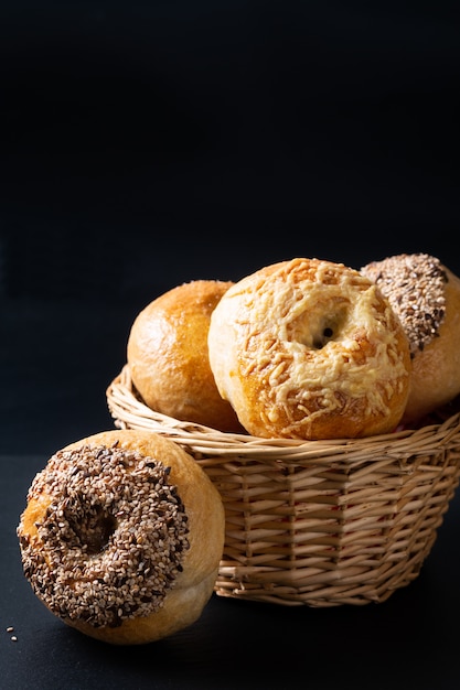 Concepto de panadería de alimentos Bagels orgánicos caseros