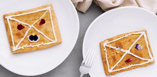 Concepto de panqueques con cara de crema agria