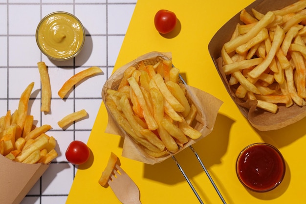 Concepto de papa frita de comida chatarra y rápida