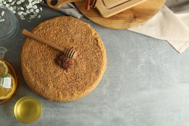 Concepto de postre sabroso con espacio de pastel de miel para texto