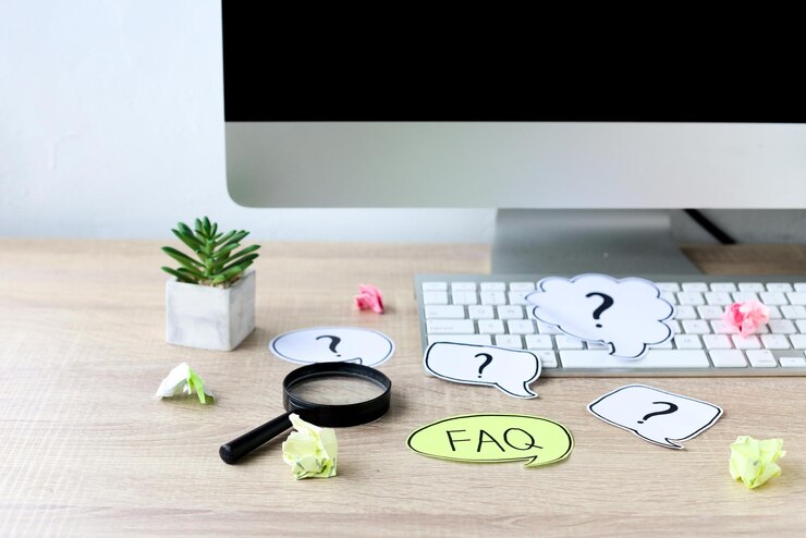 Foto concepto de preguntas frecuentes en el escritorio de la oficina trabajar con clientes problemas en el trabajo
