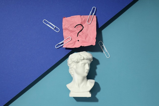 Concepto de problemas con la enfermedad de la amnesia de la memoria en el fondo de dos tonos