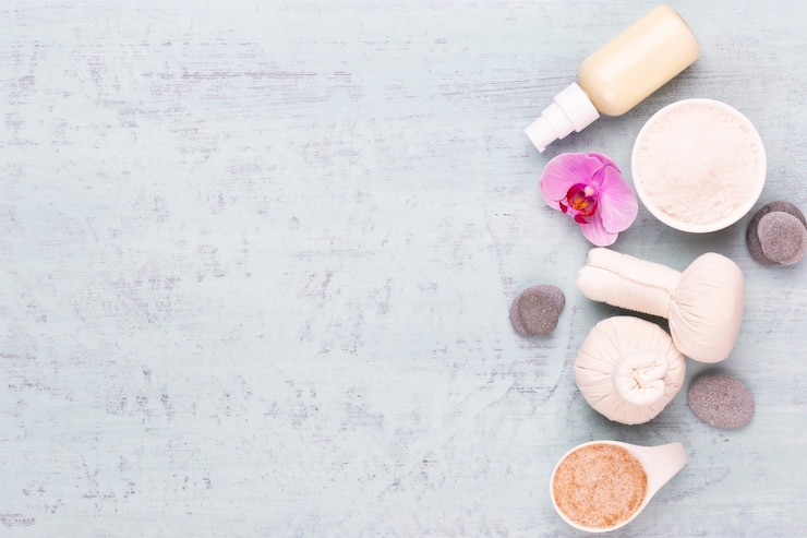 Foto concepto de productos cosméticos de aromaterapia de spa, fondo de spa con un espacio para un texto, plano, vista desde arriba.