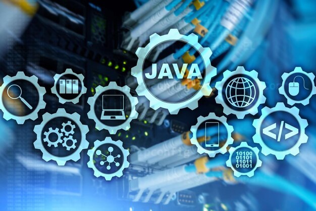 Concepto de programación Java Máquina virtual en el fondo de la sala de servidores