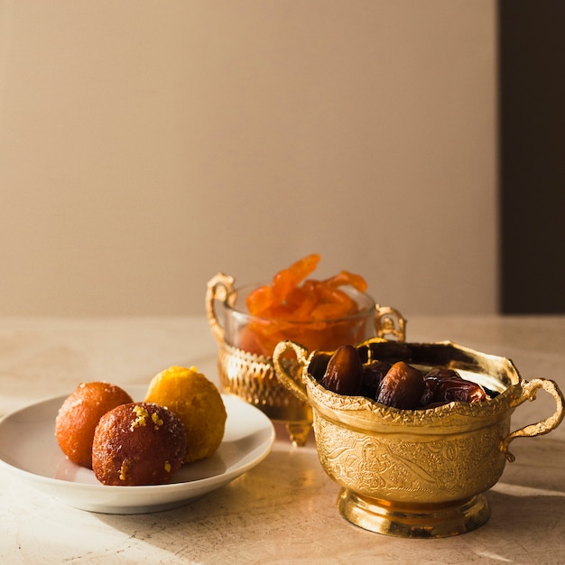 Foto concepto de ramadán con comida arabe