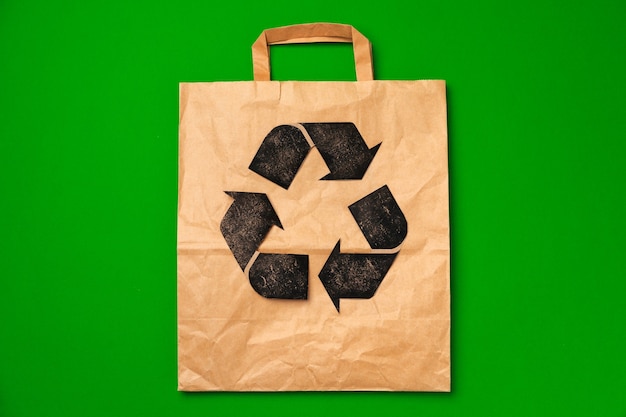 Concepto de reciclaje de papel consumismo ecológico