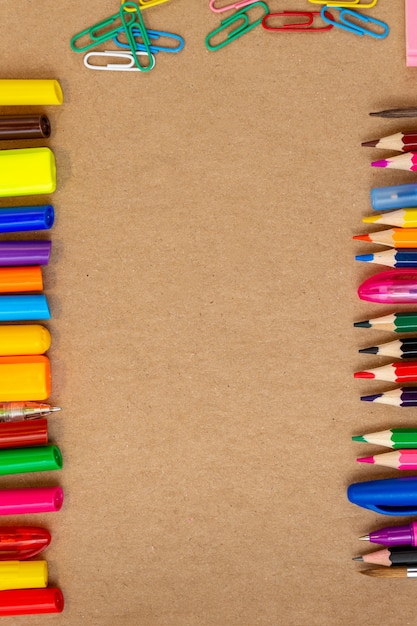 Foto concepto de regreso a la escuela con artículos de papelería