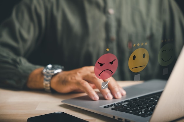 Concepto de retroalimentación negativa de los clientes