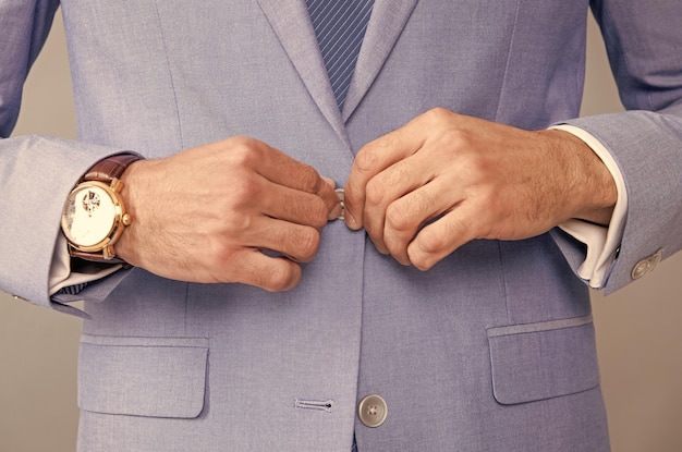 Concepto de ropa formal éxito empresarial traje formal y reloj de pulsera