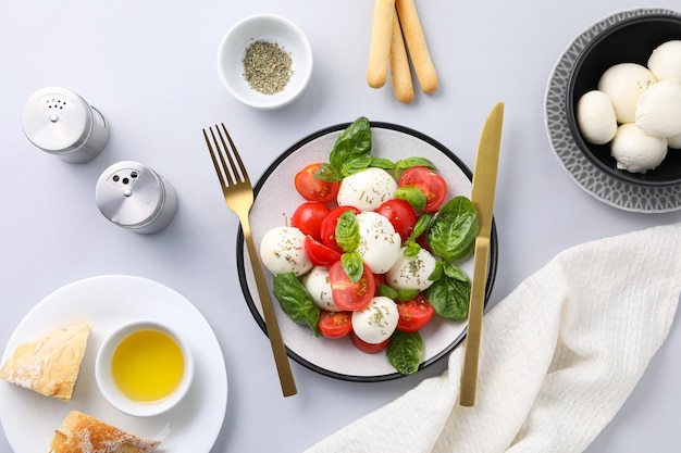 Concepto de sabrosa comida de la cocina italiana Ensalada Caprese