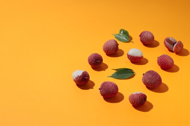 Concepto de sabrosa y deliciosa fruta exótica Lychee espacio para texto