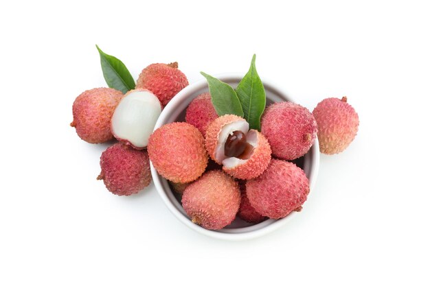 Concepto de sabrosas y deliciosas frutas exóticas Lychee aislado sobre fondo blanco.