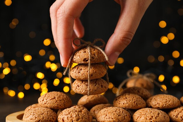 Concepto de sabrosas galletas navideñas holandesas Pepernoten