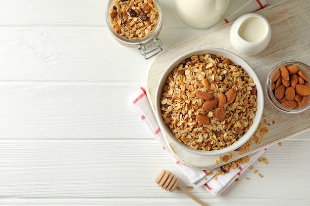 Concepto de sabroso desayuno con granola