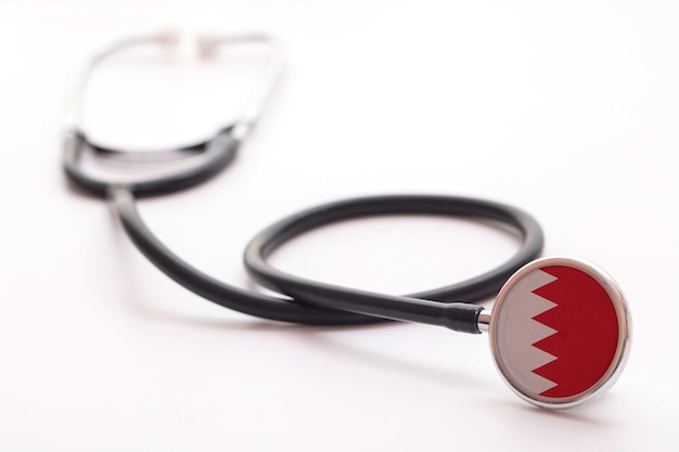 Concepto de salud de Bahrein estetoscopio médico con bandera de país