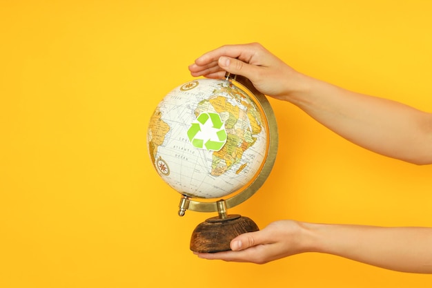Concepto de Salvar el mundo y Reciclaje