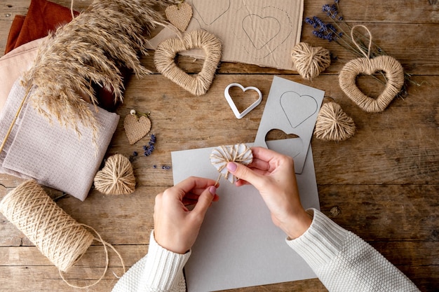 Foto concepto de san valentín sin desperdicio con textil para el paquete furoshiki