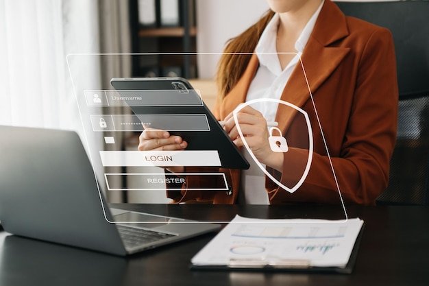 Concepto de seguridad cibernética Inicio de sesión Seguridad de la información de identificación del usuario y encriptación acceso seguro a la información personal del usuario mujer que usa un teléfono inteligente y una tableta xA