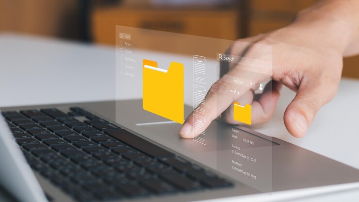 Foto concepto de sistema de gestión de documentos hombre de negocios que tiene carpetas y software de iconos de documentos que busca y administra archivos en la base de datos de documentos en línea para un archivo eficiente y datos de la empresa