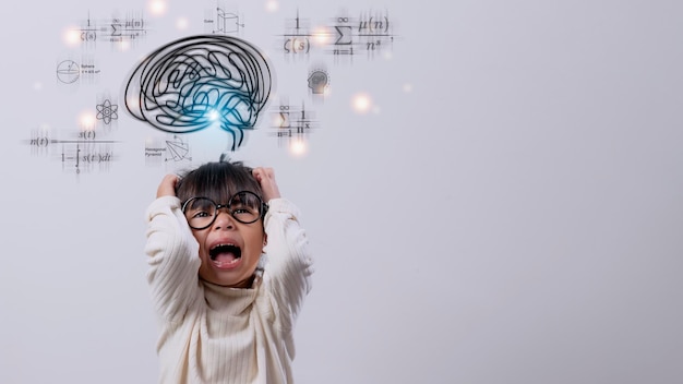 El concepto del sistema nervioso cerebral La ciencia es algo que los niños deben estudiar y aprender Proceso de pensamiento y psicología de los niños