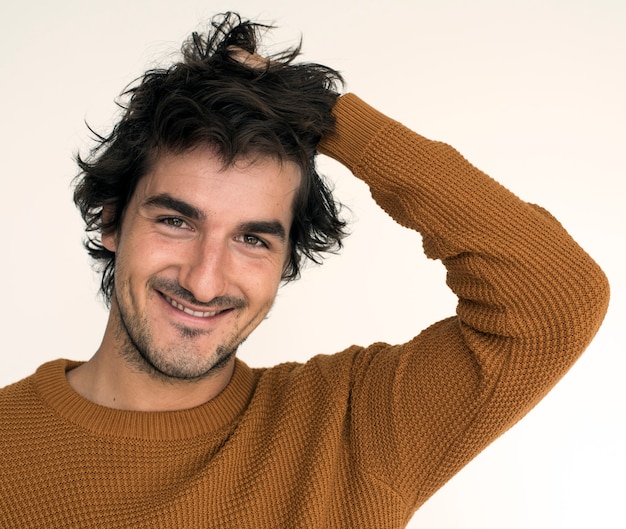 Foto concepto sonriente alegre del retrato del hombre